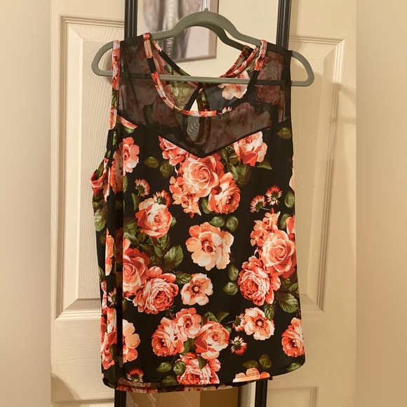 Tops - Floral blouse with mesh detail